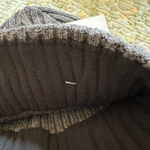 Black and Gray Merino Wool Beanies unisex - Picture 5 of 6